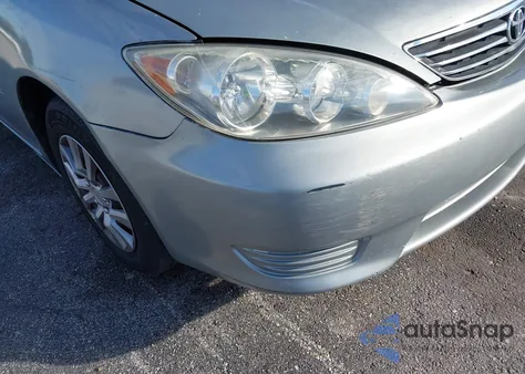 2005 Toyota Camry Le z USA, uszkodzony, nr VIN 4T1BE32K45U632473